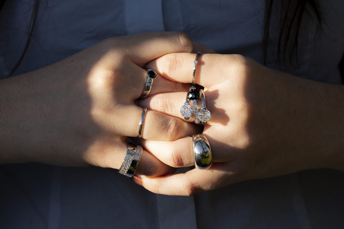 anillo de plata diseño "trío" con circonitas y cristal negro